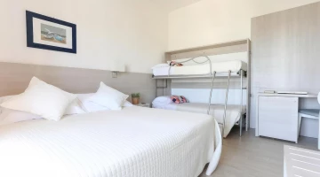 Quadruple room with bunk beds