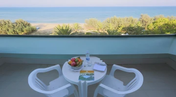 Privater Balkon mit Meerblick
