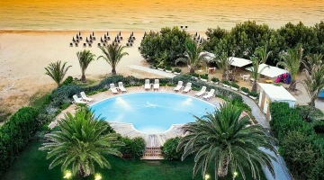 Schwimmbad mit Solarium