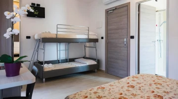 Quadruple room with bunk beds