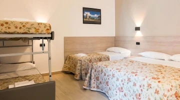 Room with 5 beds