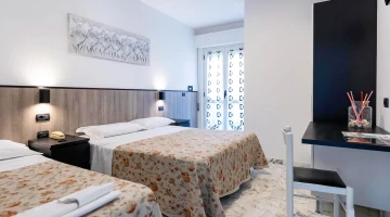 Triple room with private balcony