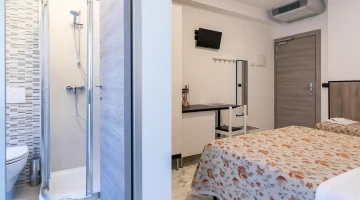 Triple room with private bathroom