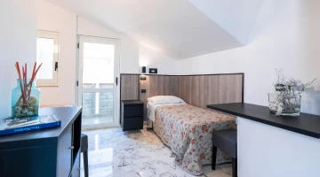 Single room with private balcony