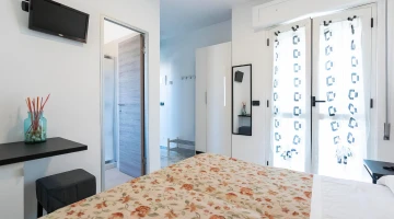 Double room with TV and private balcony