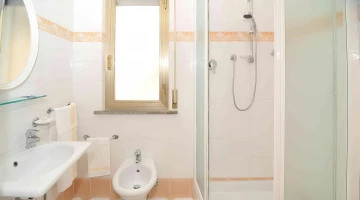 Private facilities with shower box