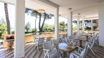 Furnished outdoor spaces
