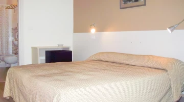 Chambre double avec salle de bain privée