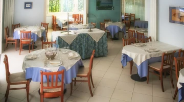Salle de petit-déjeuner et restaurant