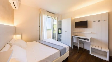 Double room with TV and private balcony