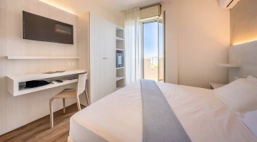 Double room with TV and private balcony