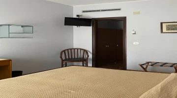 Télévision fournie pour chaque chambre