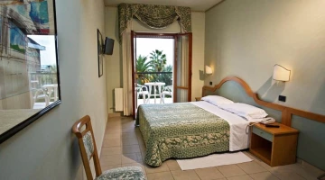 Double room with TV and balcony