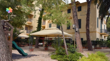 Outdoor space furnished with gazebo