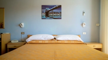 Room with double bed