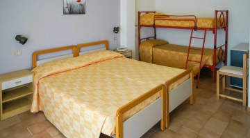 Quadruple room with bunk bed