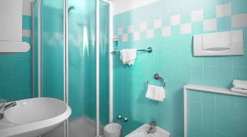 Salle de bains privée avec cabine de douche