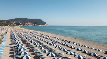 Ausgestatteter Privatstrand