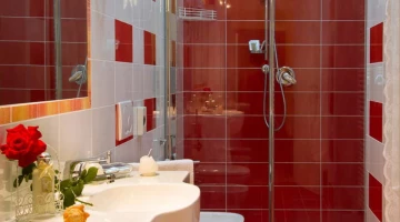 Privates Badezimmer mit Duschkabine