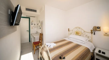 Chambre simple avec TV
