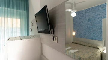 Chambre avec télévision à écran plat