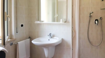 Salle de bain privée avec douche