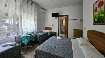 Chambre quadruple avec télévision