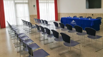Ausgestatteter Tagungsraum