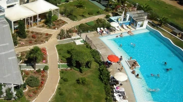 Giardino e piscina visti dall'alto