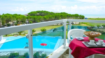 Balcone vista piscina