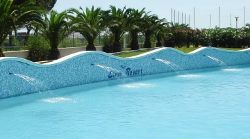 Getti d'acqua in piscina