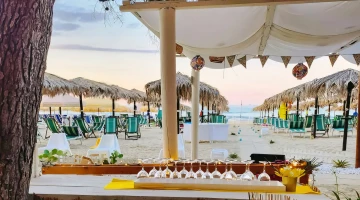 Spiaggia con beach bar