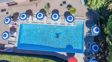 Piscine avec solarium