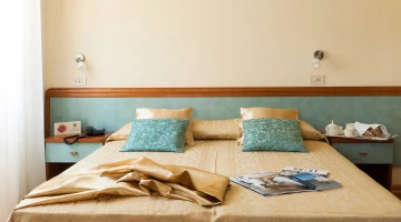Double bed in a quadruple room
