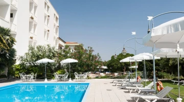 Seasonal swimming pool in the garden