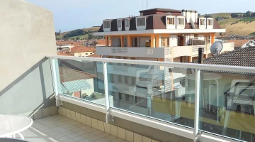 Camera con balcone