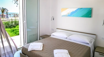 Double bedroom with access to the private garden