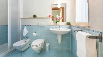 Bagno con box doccia