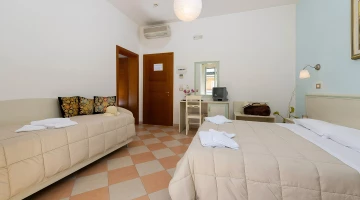 Camera tripla con divano letto