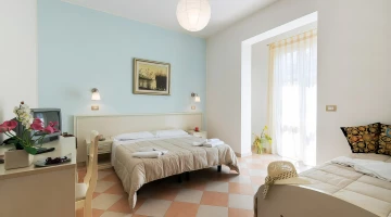 Camera tripla con divano letto