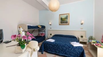 Camera quadrupla con letto a castello