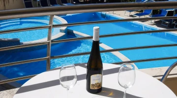 Aperitif with pool view