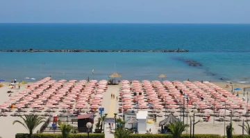 Vista della spiaggia privata dell'hotel