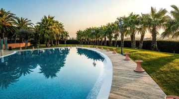 Piscina a mezzaluna