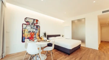 Suite Junior avec lit double et table