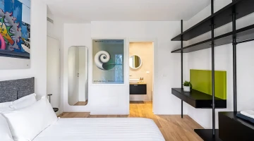 Chambre principale dans une suite de 2 chambres