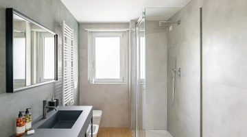 Salle de bain dans une suite de 2 chambres