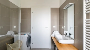 Salle de bain avec lave-linge d&#39;une Suite Queen