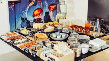 Buffet petit-déjeuner sucré et salé