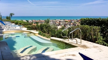 Espace piscine spa extérieur